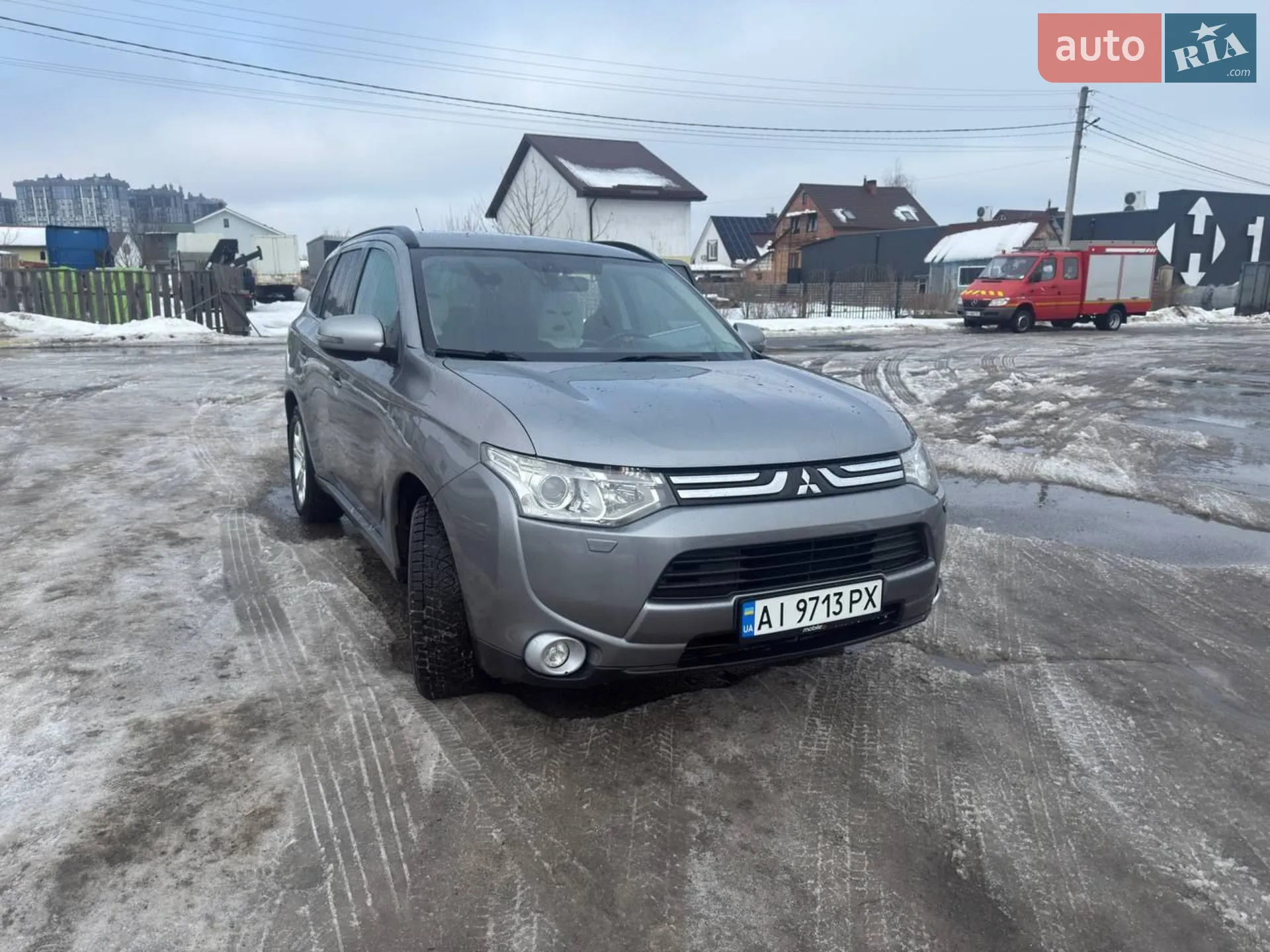 2013 Mitsubishi Outlander - фото 1