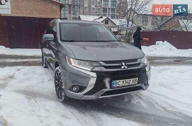 Внедорожник / Кроссовер Mitsubishi Outlander 2017 в Шептицькому