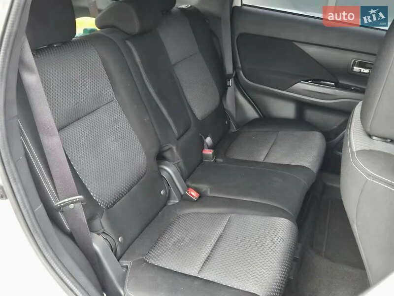 Внедорожник / Кроссовер Mitsubishi Outlander 2017 в Киеве