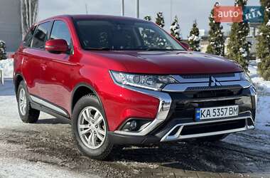 Внедорожник / Кроссовер Mitsubishi Outlander 2021 в Киеве