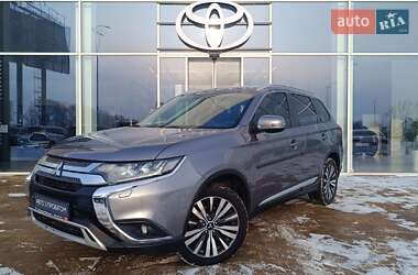 Позашляховик / Кросовер Mitsubishi Outlander 2020 в Києві