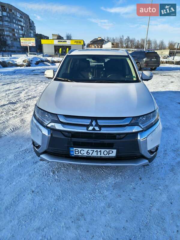 Внедорожник / Кроссовер Mitsubishi Outlander 2017 в Шептицькому