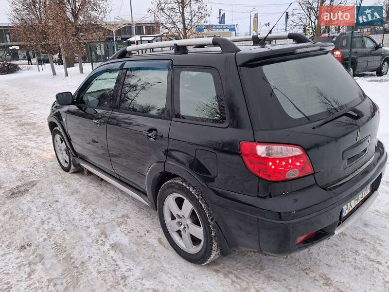 Внедорожник / Кроссовер Mitsubishi Outlander 2005 в Буче