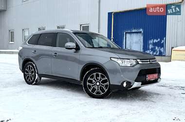 Внедорожник / Кроссовер Mitsubishi Outlander 2015 в Ковеле