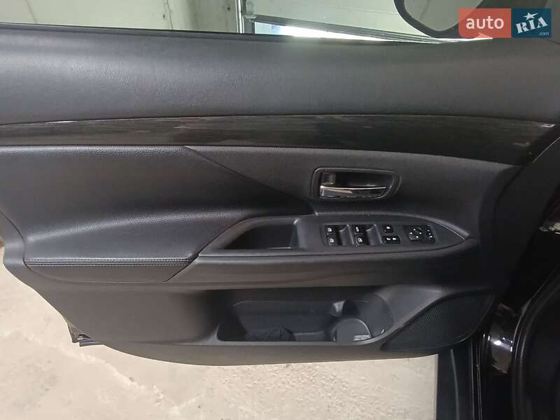 Внедорожник / Кроссовер Mitsubishi Outlander 2016 в Белой Церкви