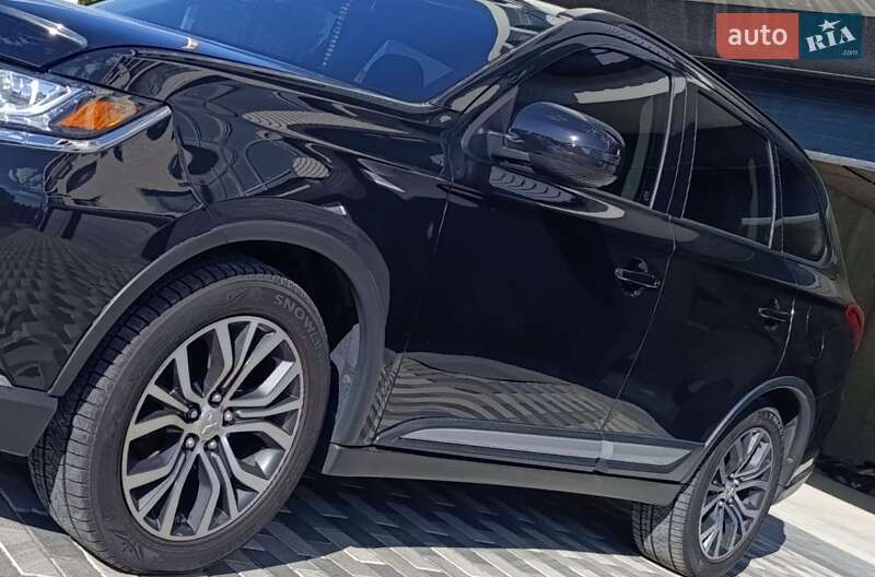 Внедорожник / Кроссовер Mitsubishi Outlander 2016 в Белой Церкви