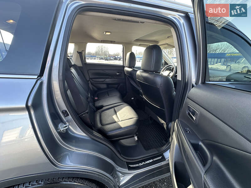 Внедорожник / Кроссовер Mitsubishi Outlander 2018 в Киеве