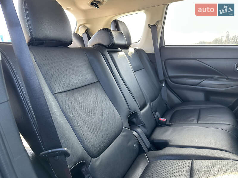 Внедорожник / Кроссовер Mitsubishi Outlander 2018 в Киеве