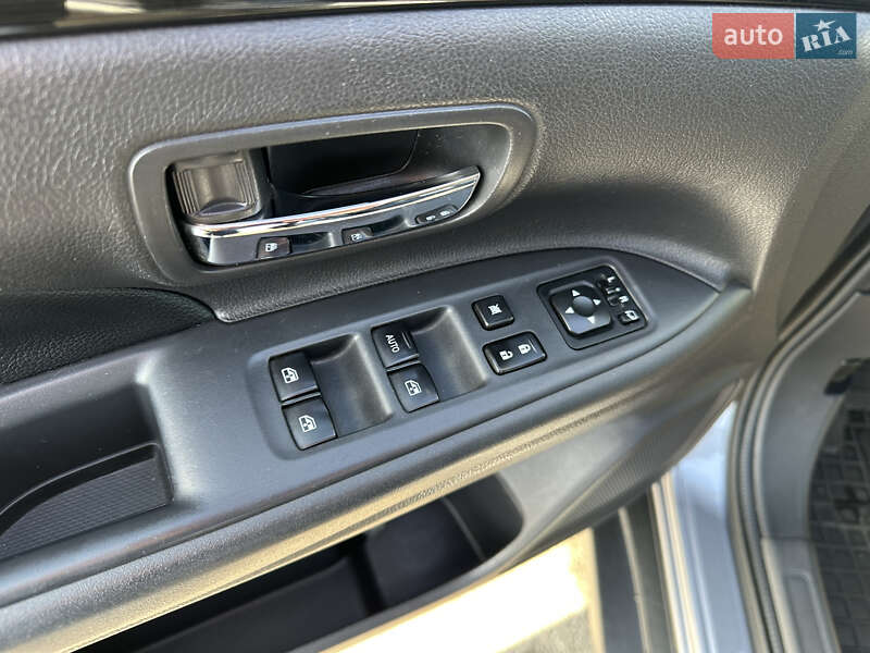 Внедорожник / Кроссовер Mitsubishi Outlander 2018 в Киеве