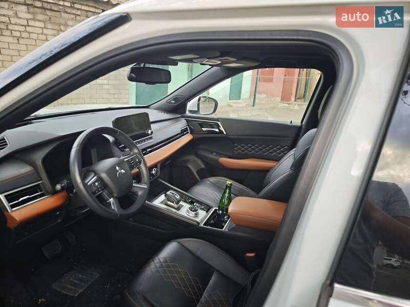 Внедорожник / Кроссовер Mitsubishi Outlander 2022 в Николаеве