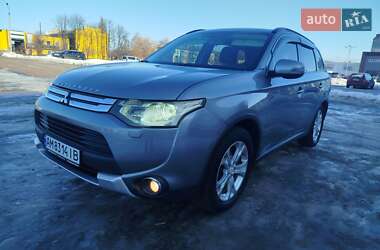 Позашляховик / Кросовер Mitsubishi Outlander 2015 в Житомирі
