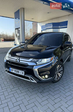 Внедорожник / Кроссовер Mitsubishi Outlander 2019 в Запорожье