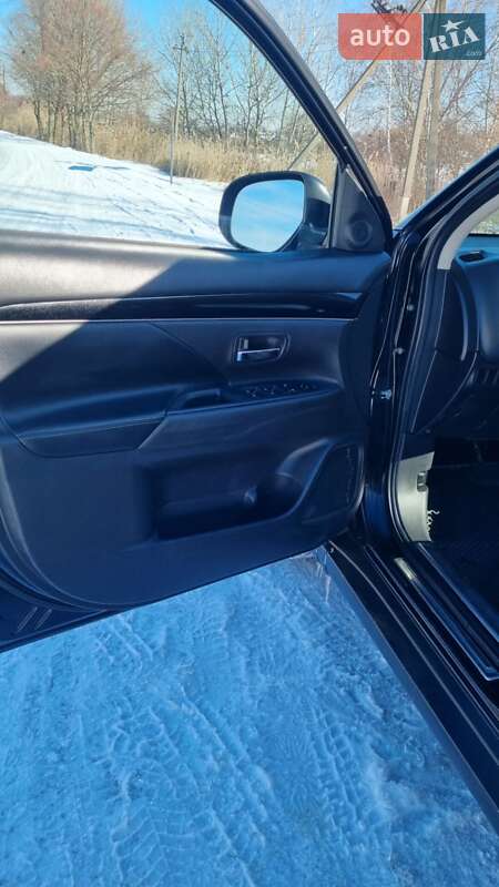 Внедорожник / Кроссовер Mitsubishi Outlander 2019 в Харькове фото 14 Внедорожник / Кроссовер Mitsubishi Outlander 2019 в Харькове