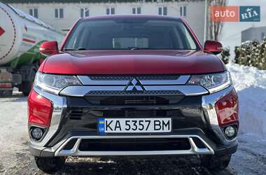 Позашляховик / Кросовер Mitsubishi Outlander 2021 в Києві