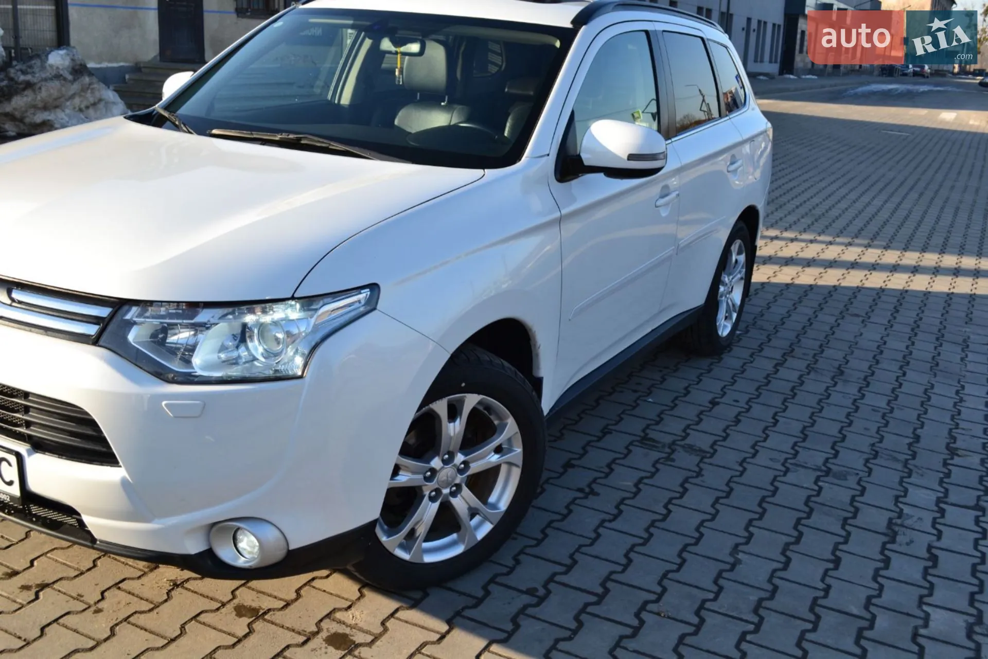 2012 Mitsubishi Outlander - фото 1
