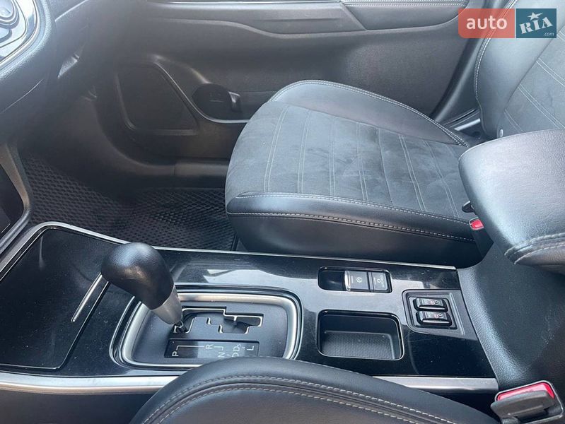 Внедорожник / Кроссовер Mitsubishi Outlander 2019 в Львове