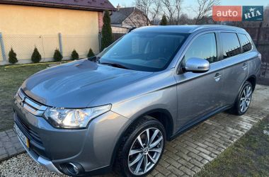 Внедорожник / Кроссовер Mitsubishi Outlander 2015 в Калуше