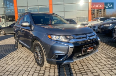 Позашляховик / Кросовер Mitsubishi Outlander 2016 в Львові