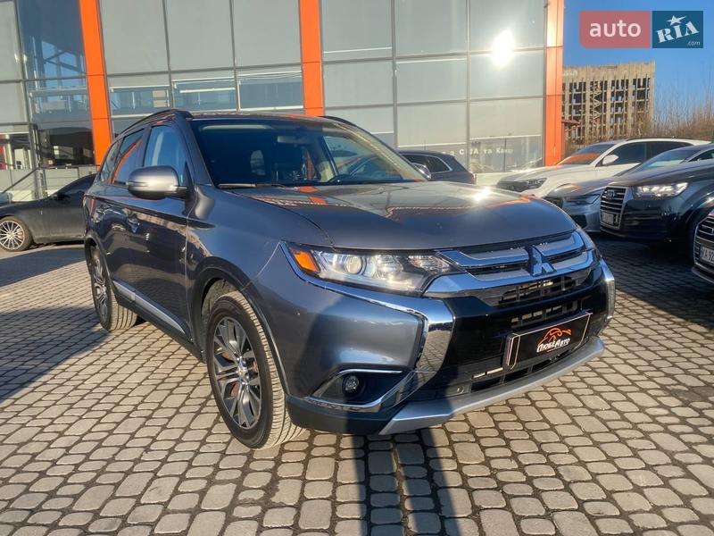 Внедорожник / Кроссовер Mitsubishi Outlander 2016 в Львове