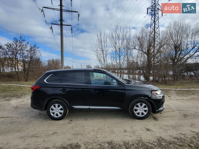 Внедорожник / Кроссовер Mitsubishi Outlander 2016 в Киеве