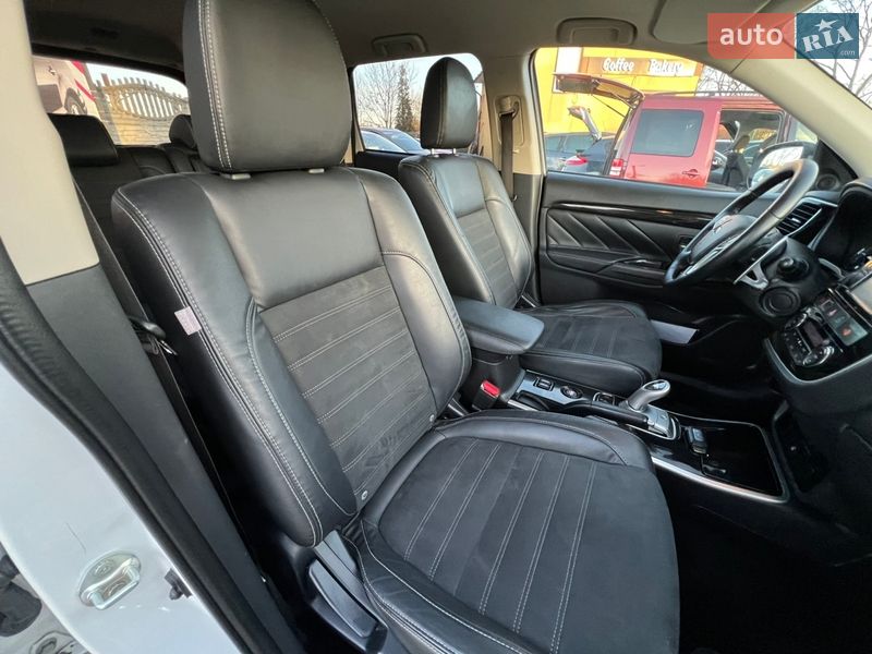 Внедорожник / Кроссовер Mitsubishi Outlander 2016 в Коломые