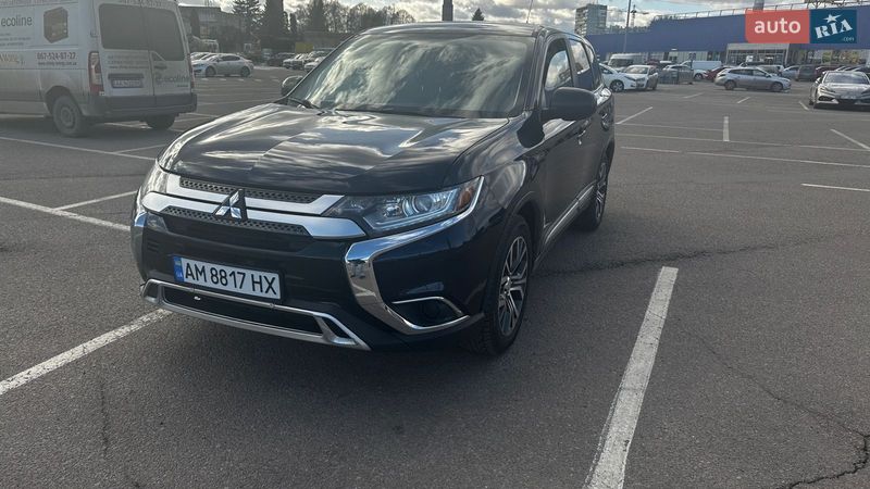 Внедорожник / Кроссовер Mitsubishi Outlander 2016 в Житомире