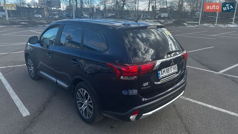 Внедорожник / Кроссовер Mitsubishi Outlander 2016 в Житомире