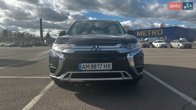 Внедорожник / Кроссовер Mitsubishi Outlander 2016 в Житомире