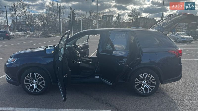 Внедорожник / Кроссовер Mitsubishi Outlander 2016 в Житомире