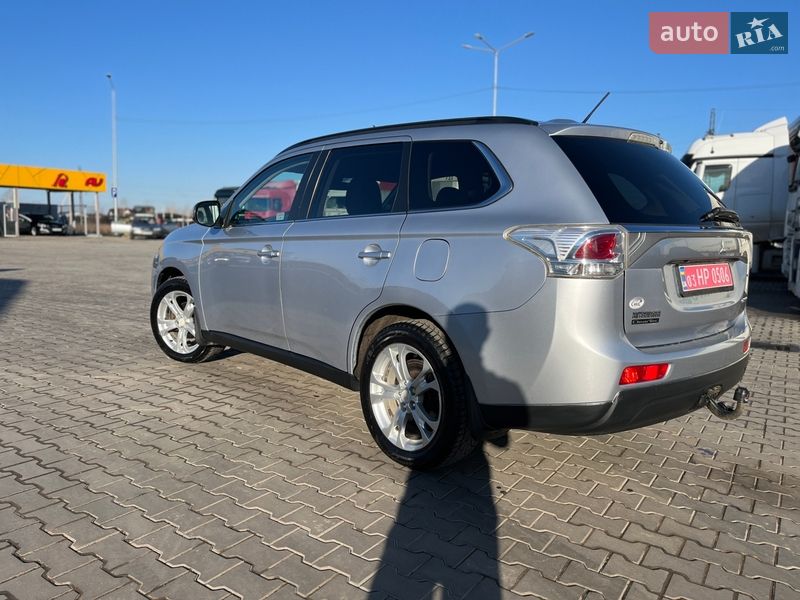 Внедорожник / Кроссовер Mitsubishi Outlander 2013 в Луцке