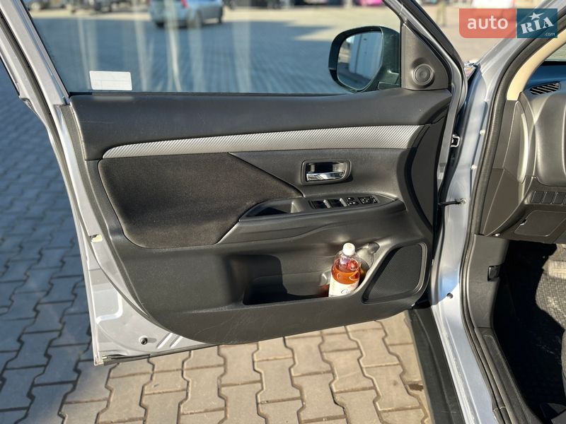 Внедорожник / Кроссовер Mitsubishi Outlander 2013 в Луцке