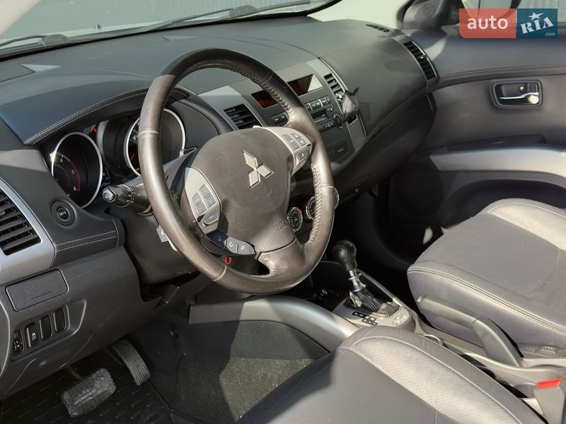 Внедорожник / Кроссовер Mitsubishi Outlander 2011 в Львове
