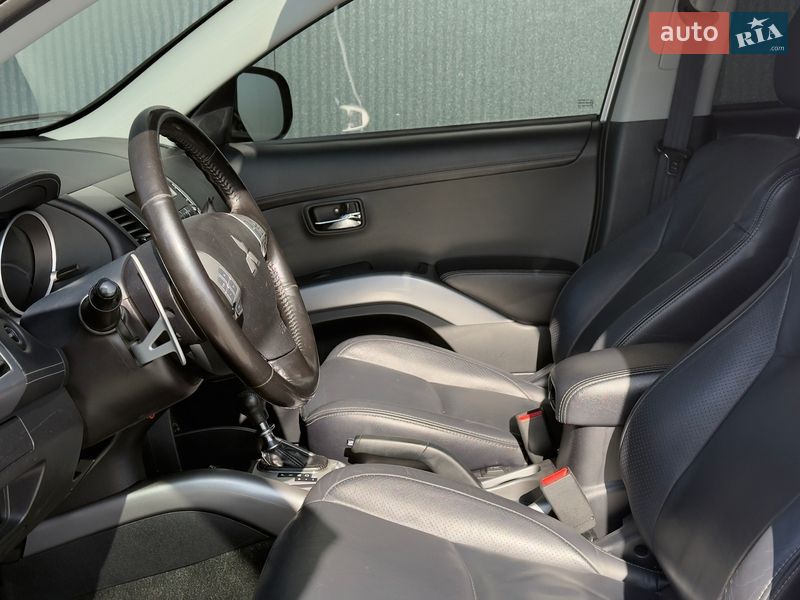 Внедорожник / Кроссовер Mitsubishi Outlander 2011 в Львове