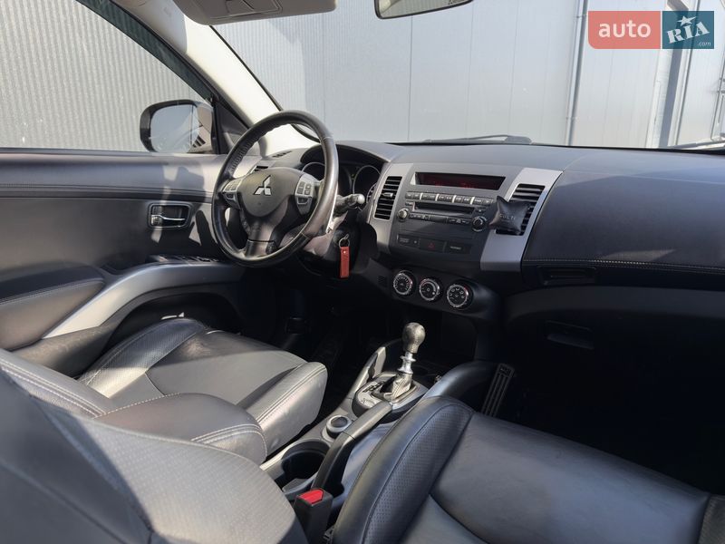 Внедорожник / Кроссовер Mitsubishi Outlander 2011 в Львове