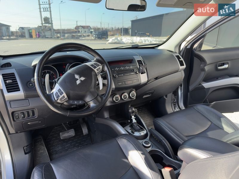 Внедорожник / Кроссовер Mitsubishi Outlander 2011 в Львове
