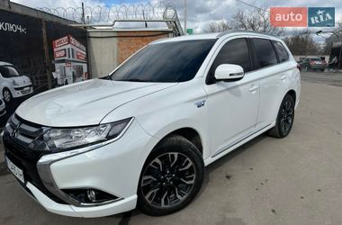 Позашляховик / Кросовер Mitsubishi Outlander 2017 в Полтаві