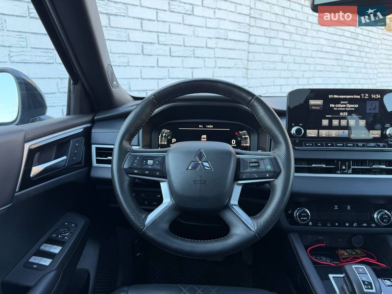 Внедорожник / Кроссовер Mitsubishi Outlander 2024 в Киеве