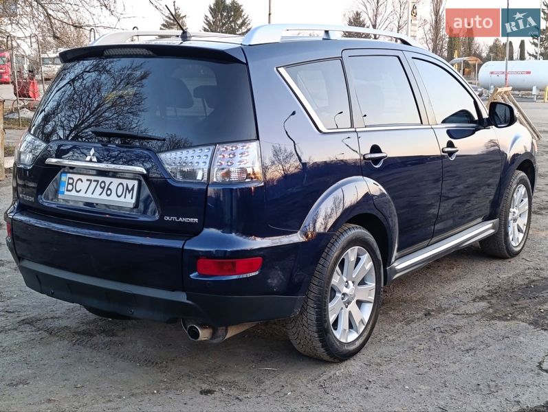 Внедорожник / Кроссовер Mitsubishi Outlander 2011 в Теофиполе
