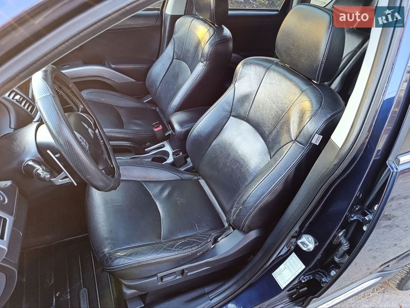 Внедорожник / Кроссовер Mitsubishi Outlander 2011 в Теофиполе