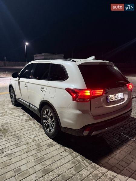 Внедорожник / Кроссовер Mitsubishi Outlander 2016 в Вознесенске