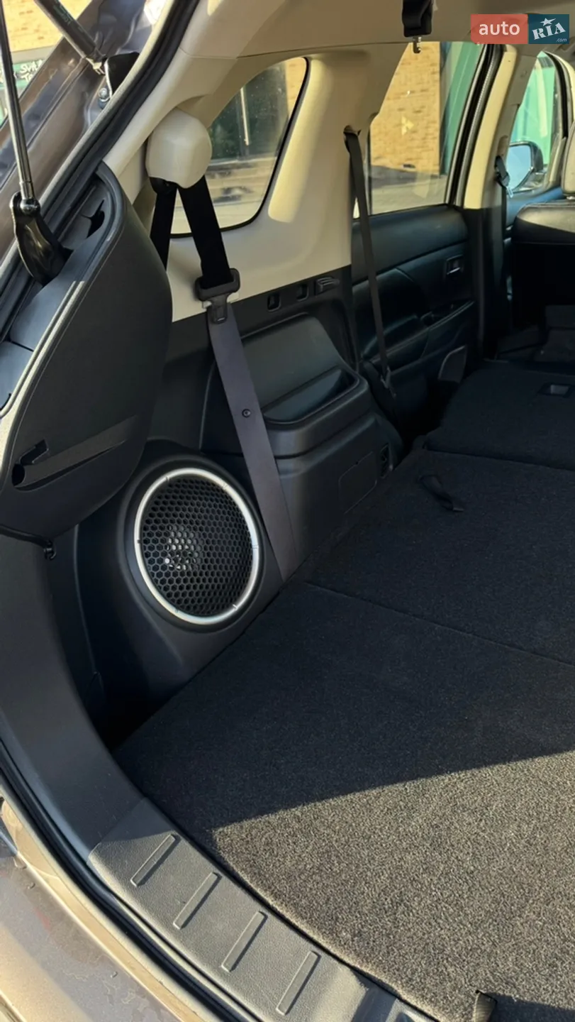 2016 Mitsubishi Outlander - мініатюра 28