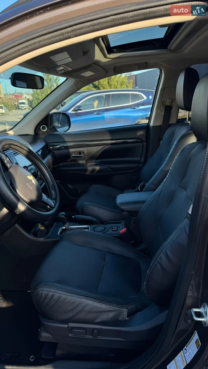 2016 Mitsubishi Outlander - мініатюра 32