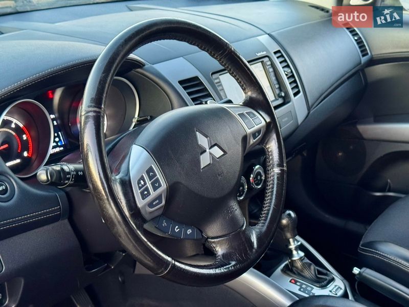 Внедорожник / Кроссовер Mitsubishi Outlander 2011 в Полтаве