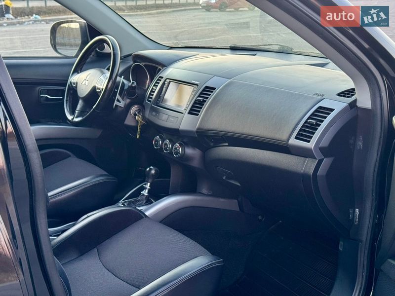 Внедорожник / Кроссовер Mitsubishi Outlander 2011 в Полтаве