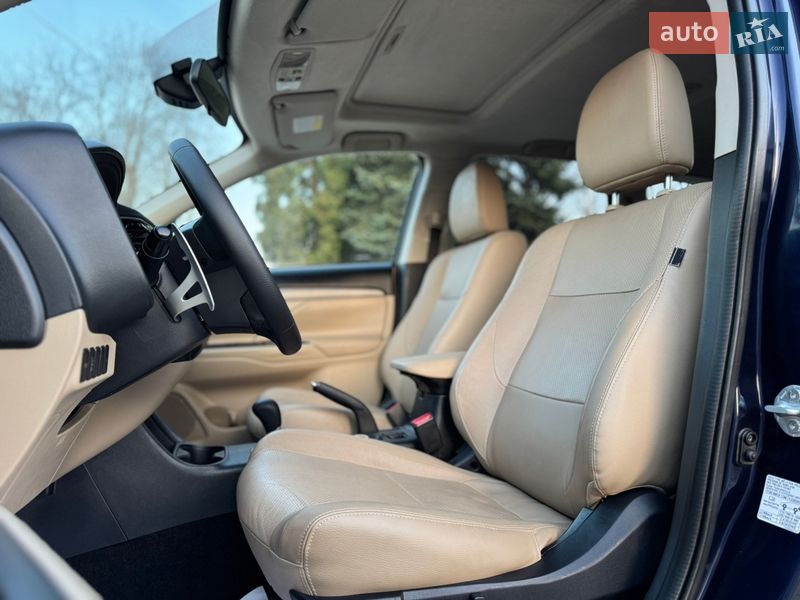 Позашляховик / Кросовер Mitsubishi Outlander 2013 в Дрогобичі