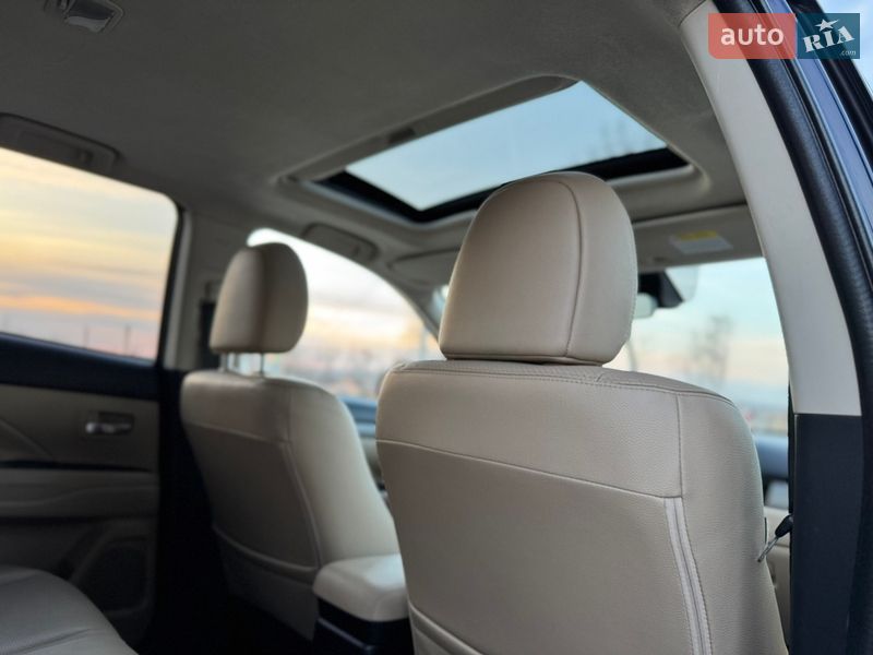 Позашляховик / Кросовер Mitsubishi Outlander 2013 в Дрогобичі