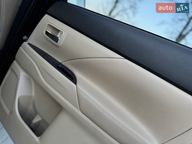 Позашляховик / Кросовер Mitsubishi Outlander 2013 в Дрогобичі