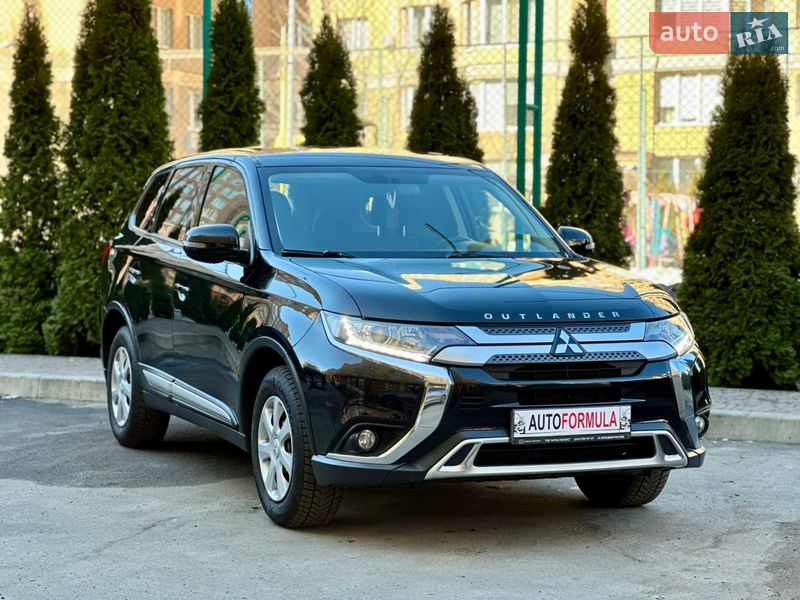Внедорожник / Кроссовер Mitsubishi Outlander 2021 в Киеве