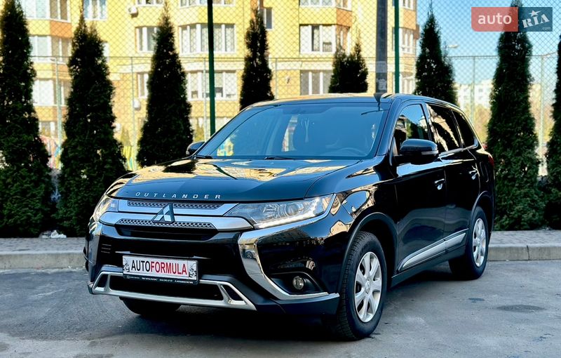 Внедорожник / Кроссовер Mitsubishi Outlander 2021 в Киеве