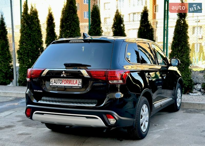 Внедорожник / Кроссовер Mitsubishi Outlander 2021 в Киеве